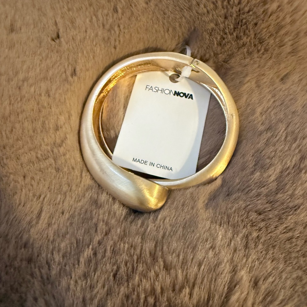 Fashion Nova Gold Sculptural Bangle Bracelet